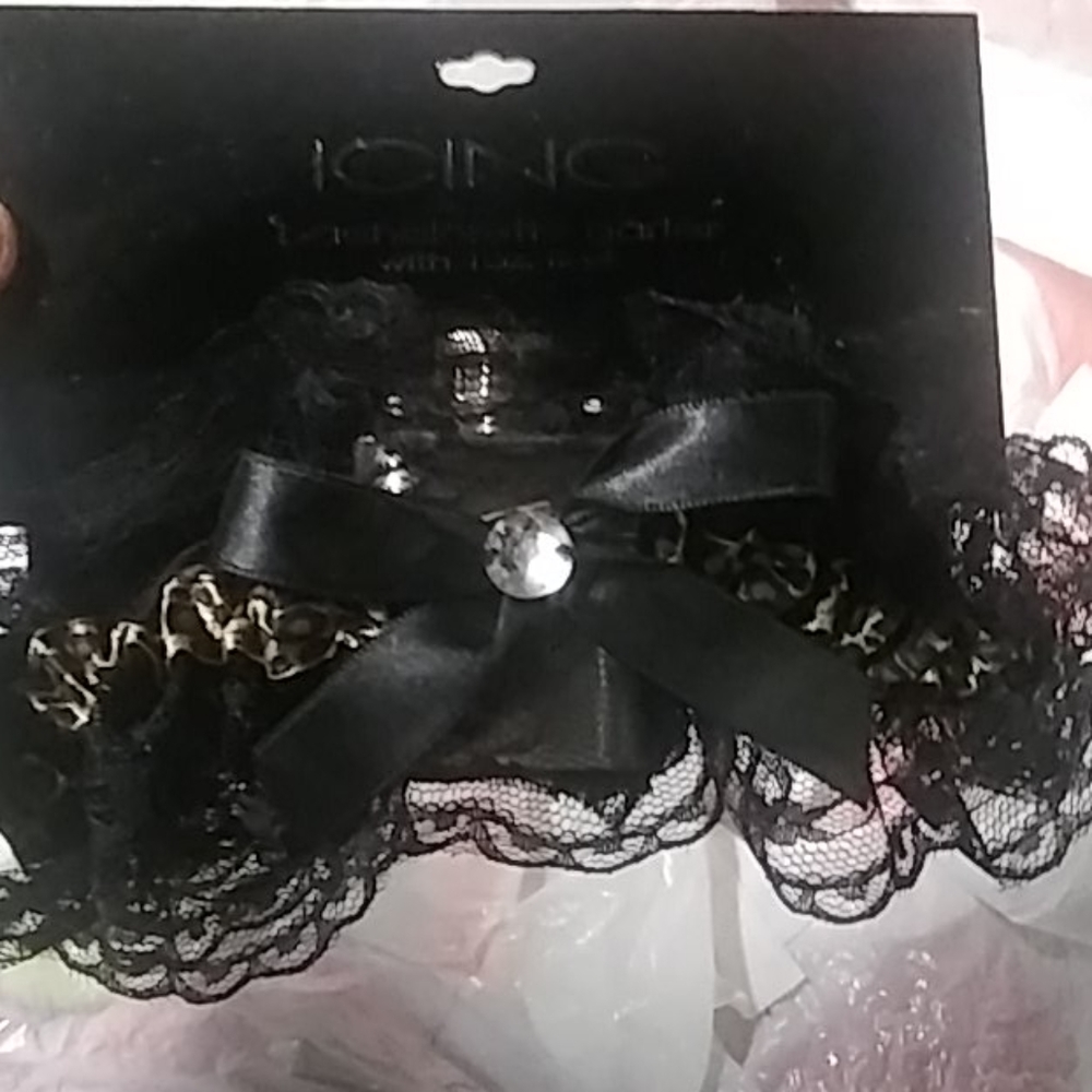 Bachelorette garter with 1 ounce flask